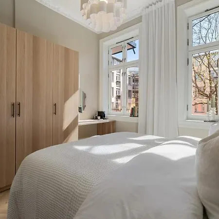 Stylish 2br Steps From Center Lägenhet