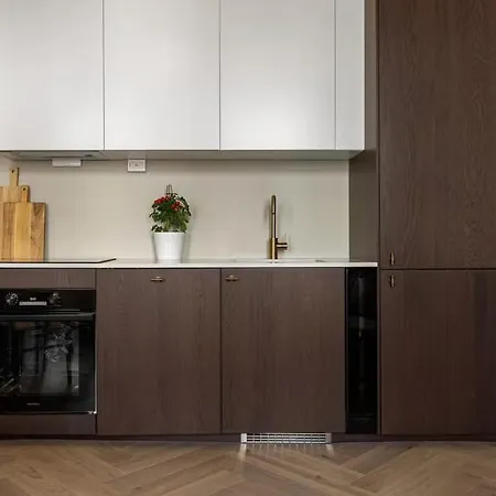 Stylish 2br Steps From Center