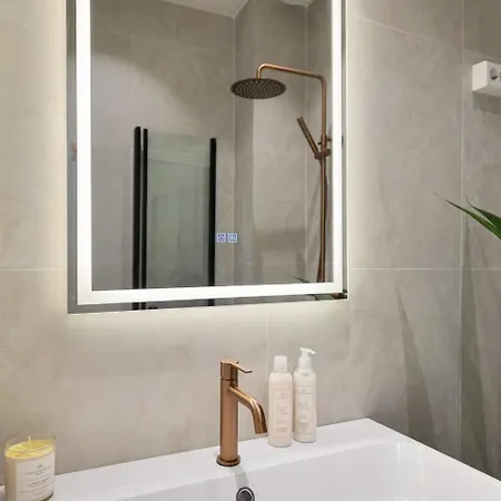 Stylish 2br Steps From Center Oslo