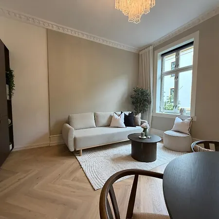 Stylish 2br Steps From Center